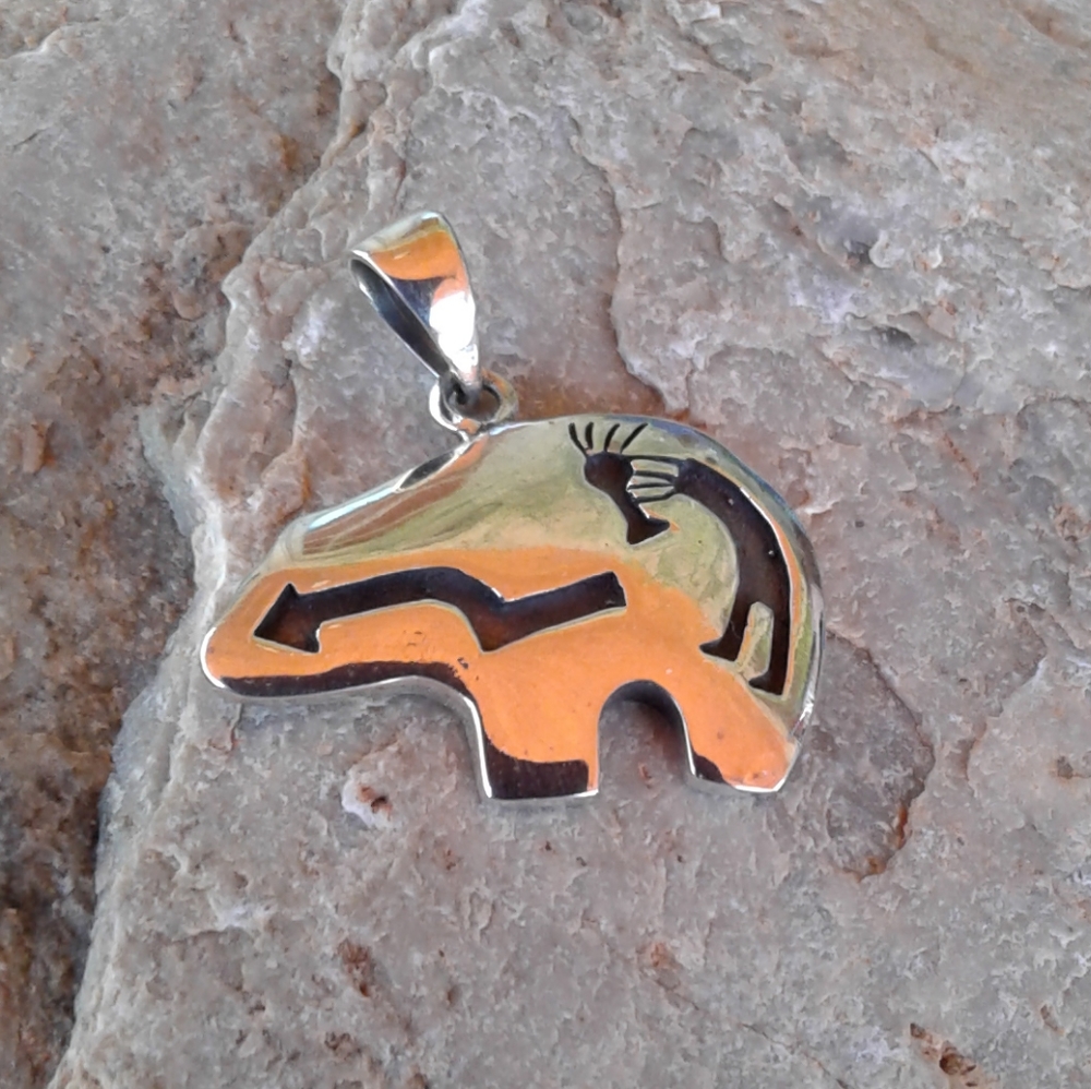 Sterling Silver Bear Fetish with Kokopelli pendant - Picture 5 of 7